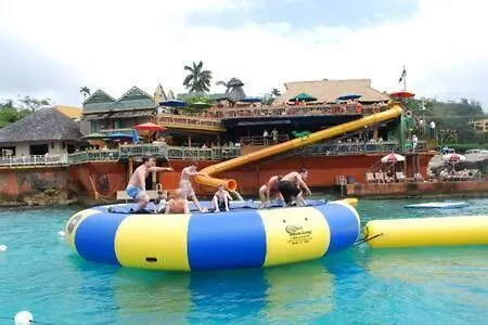 Hospitality Expert Jagger - Tour Pool Bar Beach-3
